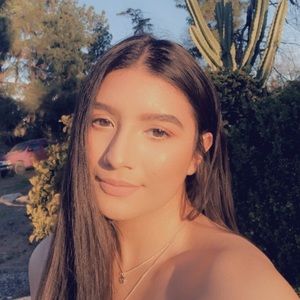 Meet your Posher, Cynthia